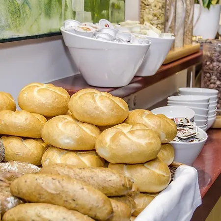 Goldener Fisch Otel 3*