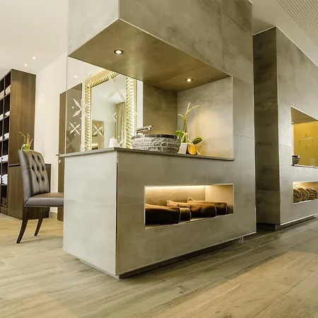 Hotell Gasthof Goldener Fisch Lienz